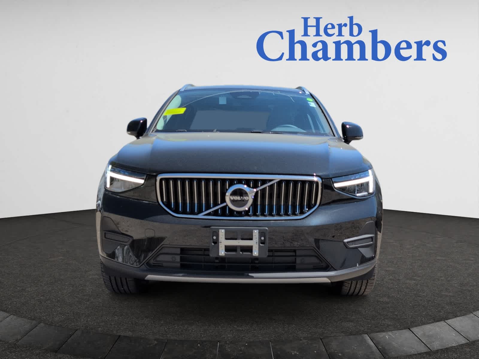 new 2025 Volvo XC40 car, priced at $46,035