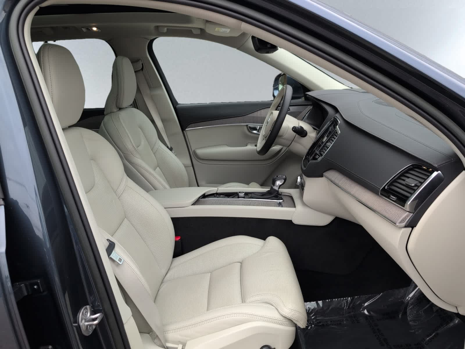 used 2022 Volvo XC90 car, priced at $46,998