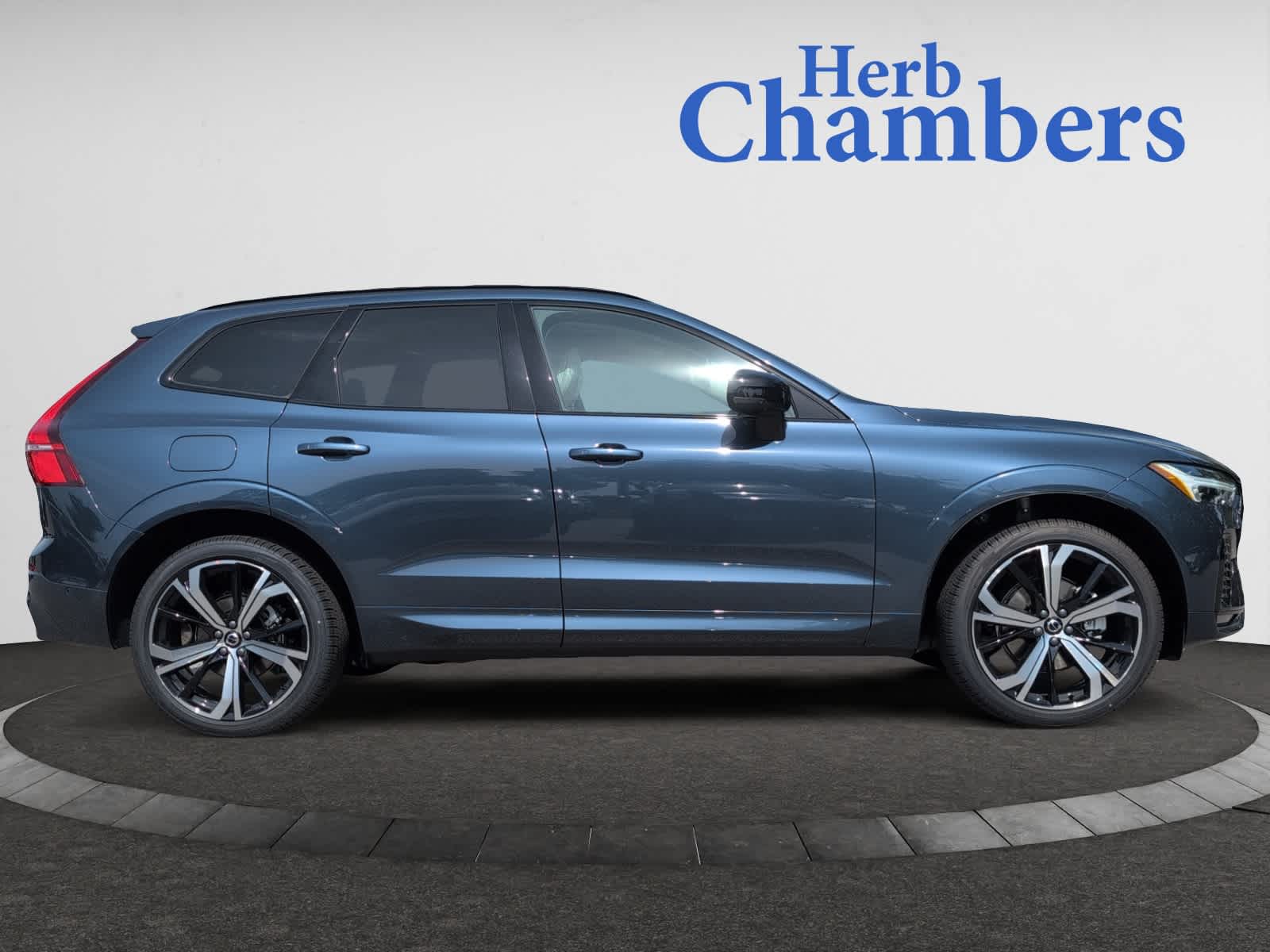 new 2025 Volvo XC60 car, priced at $60,660