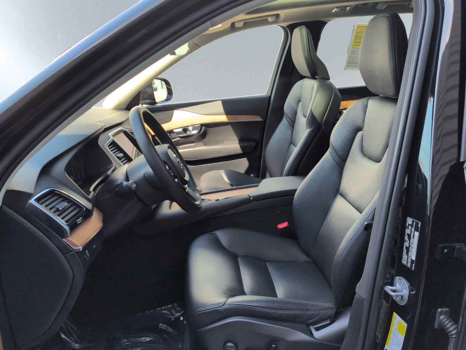 used 2022 Volvo XC90 car, priced at $42,998