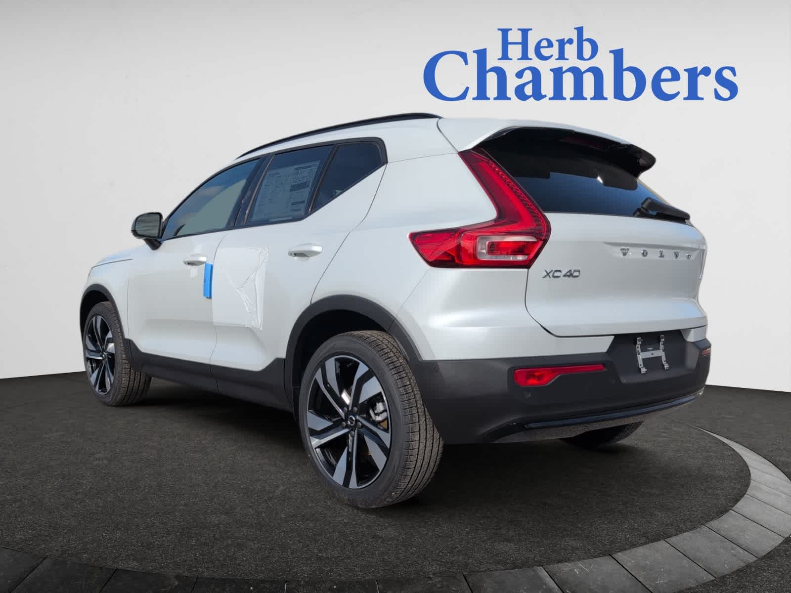 new 2025 Volvo XC40 car, priced at $52,215