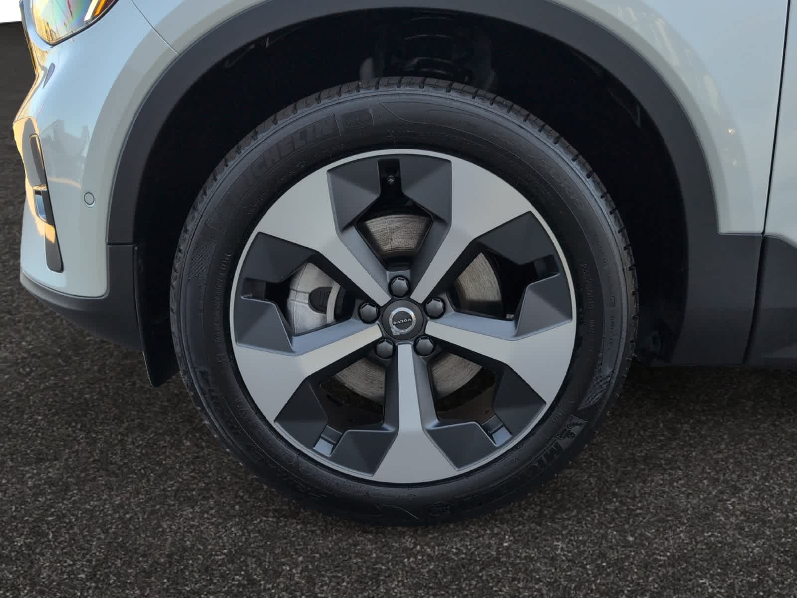new 2025 Volvo XC40 car, priced at $47,215