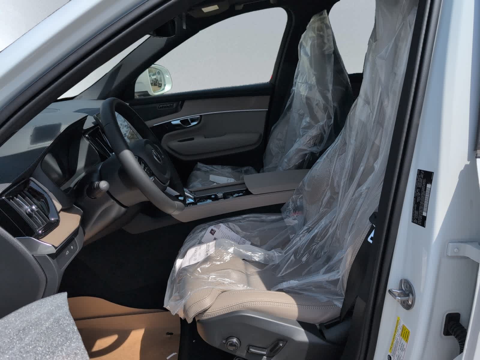 new 2025 Volvo XC90 plug-in hybrid car, priced at $82,735