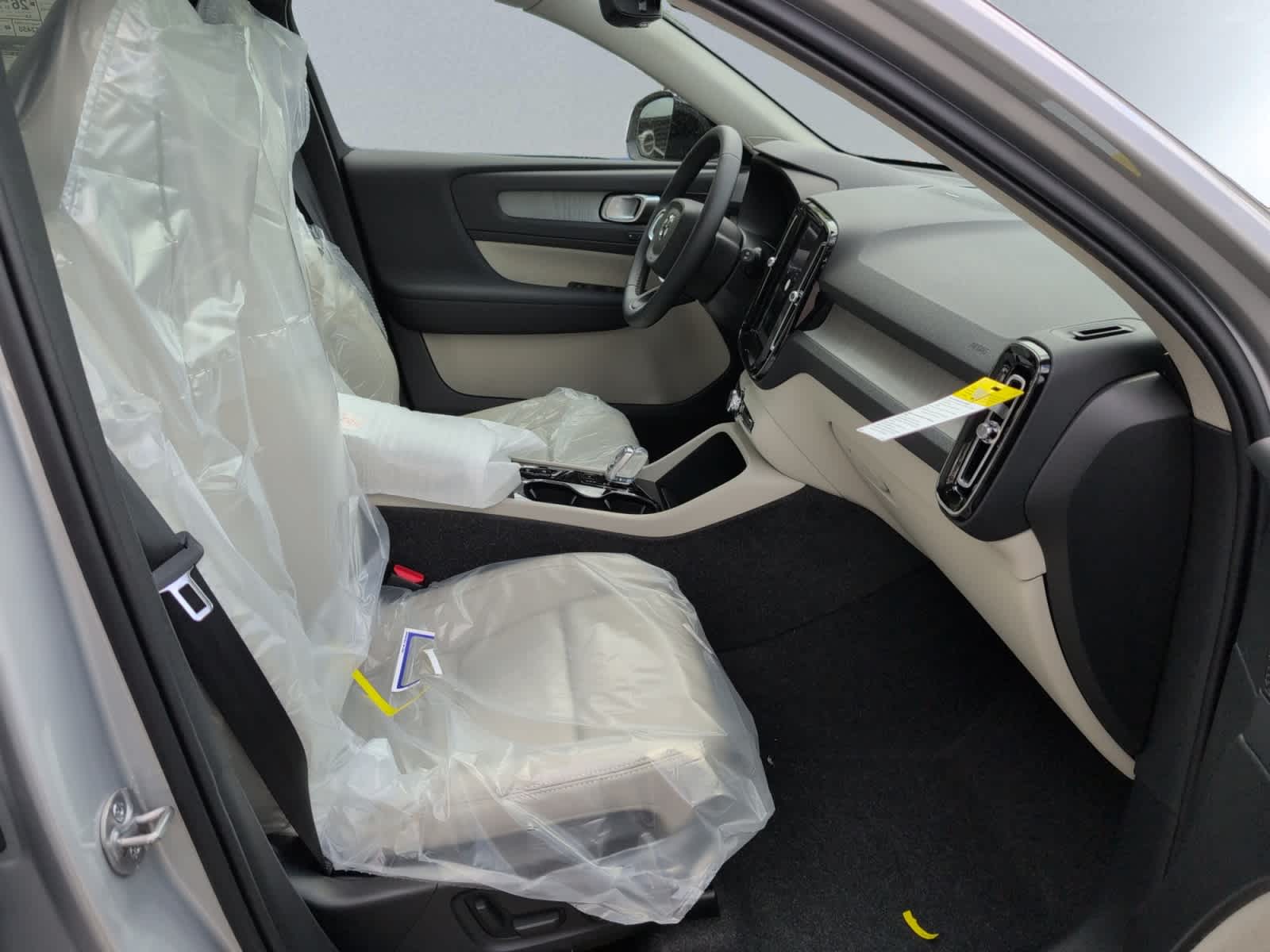 new 2025 Volvo XC40 car, priced at $51,060