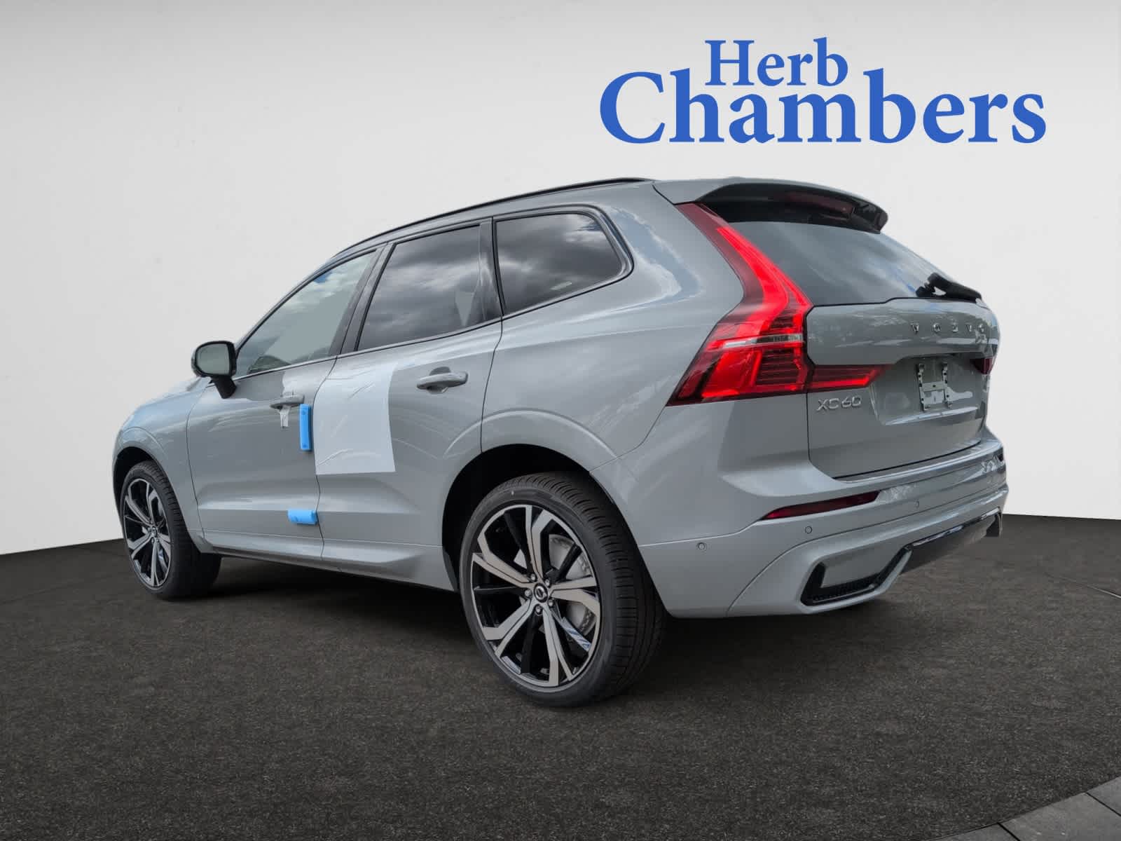 new 2025 Volvo XC60 car, priced at $61,400