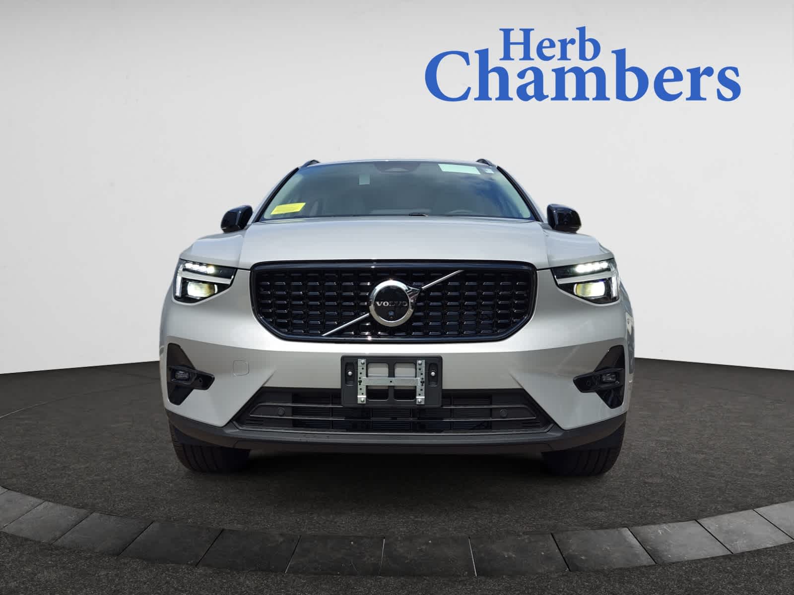 new 2025 Volvo XC40 car, priced at $51,040