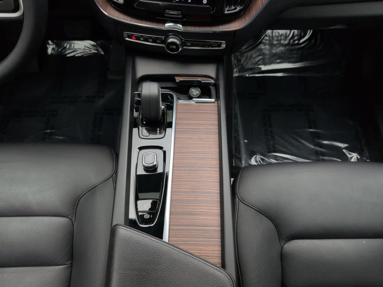 used 2022 Volvo XC60 car, priced at $34,998