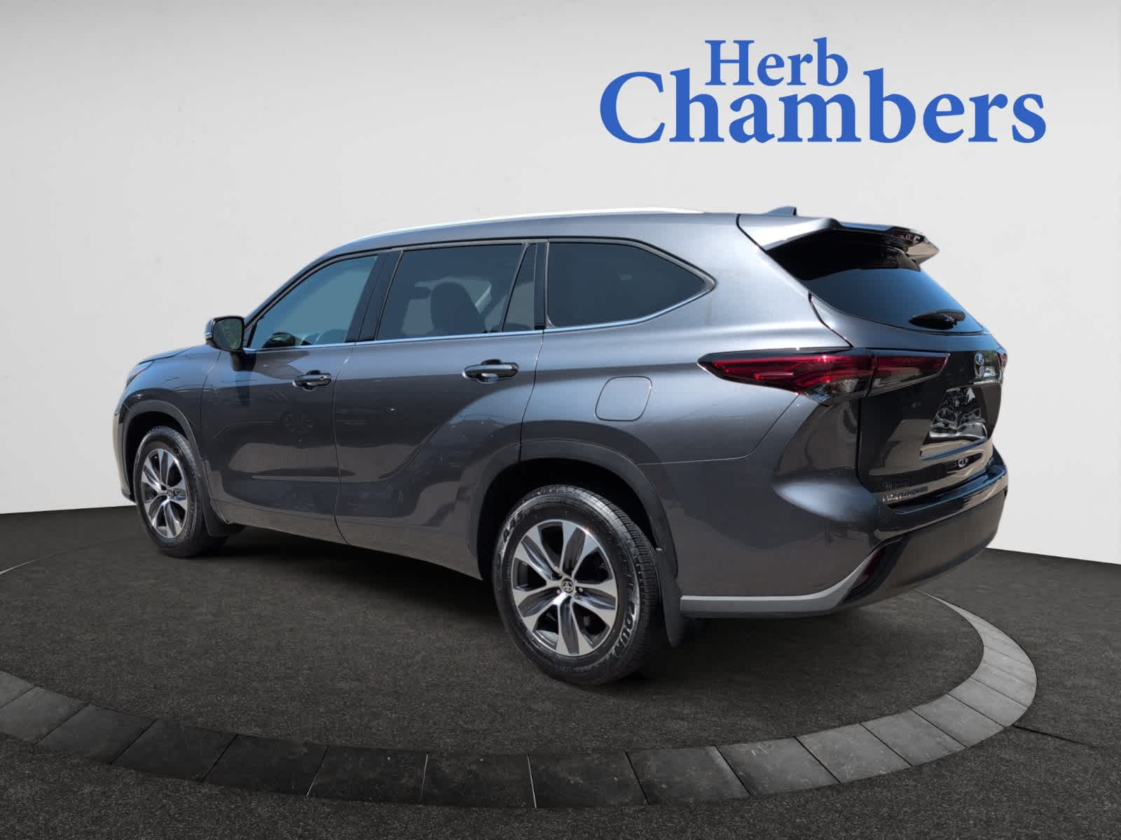 used 2022 Toyota Highlander car, priced at $37,998