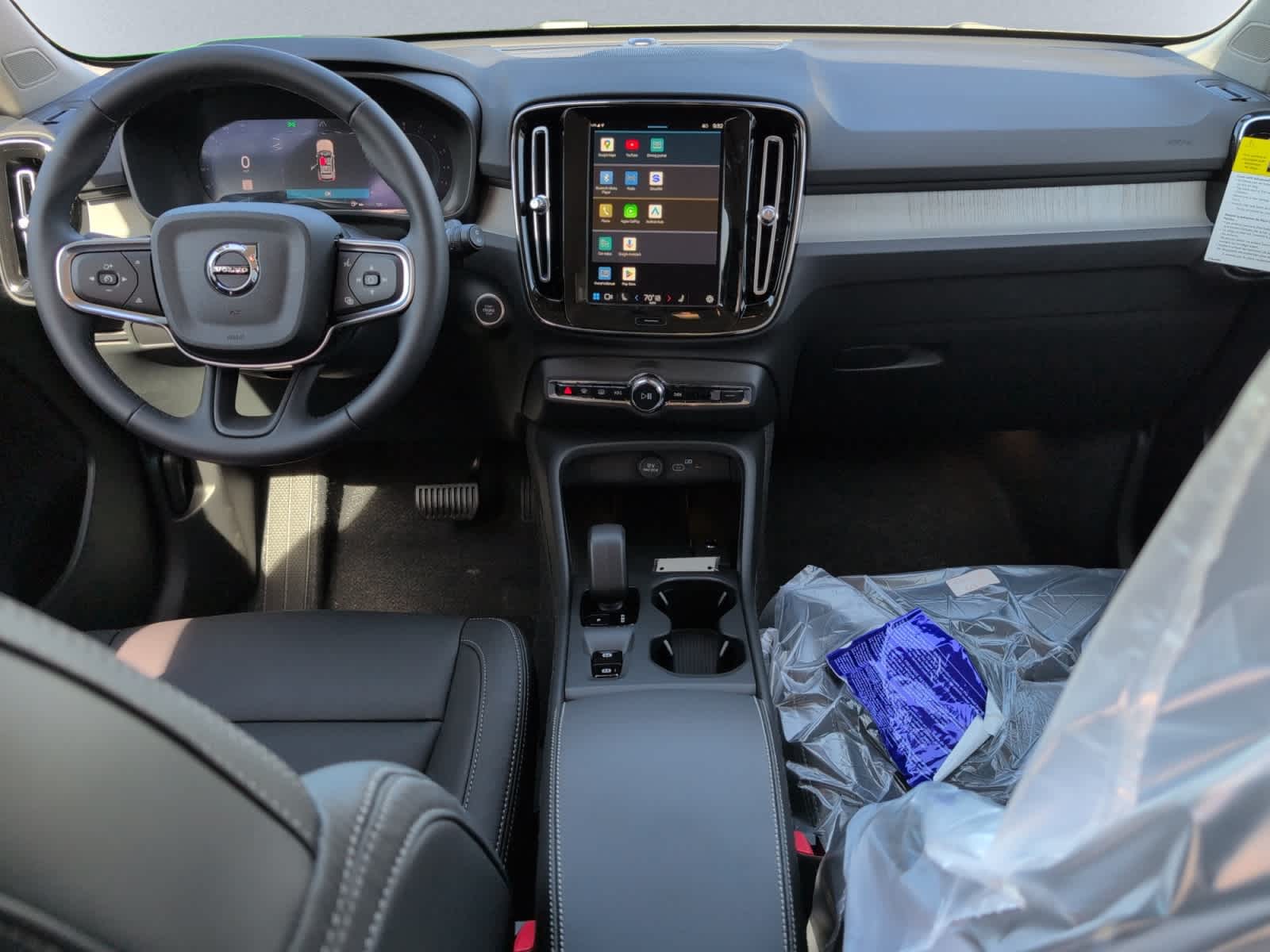 new 2025 Volvo XC40 car, priced at $43,045
