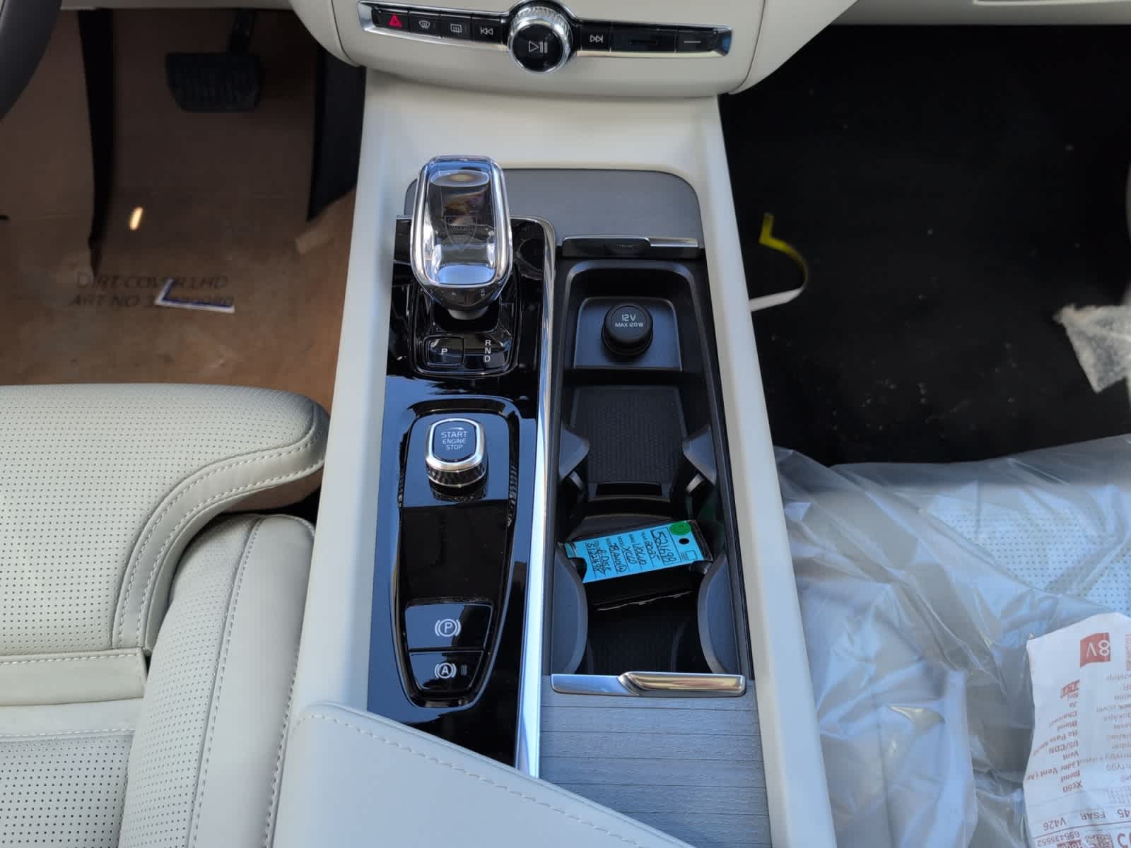 new 2025 Volvo XC60 plug-in hybrid car, priced at $71,510
