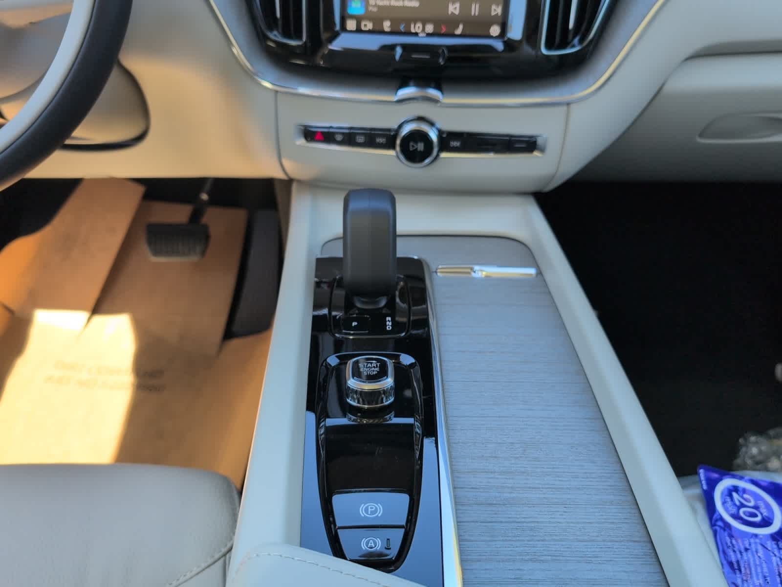 new 2025 Volvo XC60 car, priced at $56,505