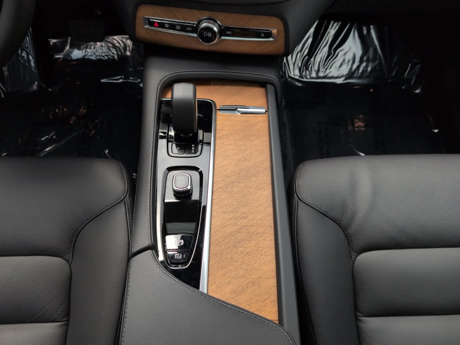 new 2024 Volvo XC90 car, priced at $55,998