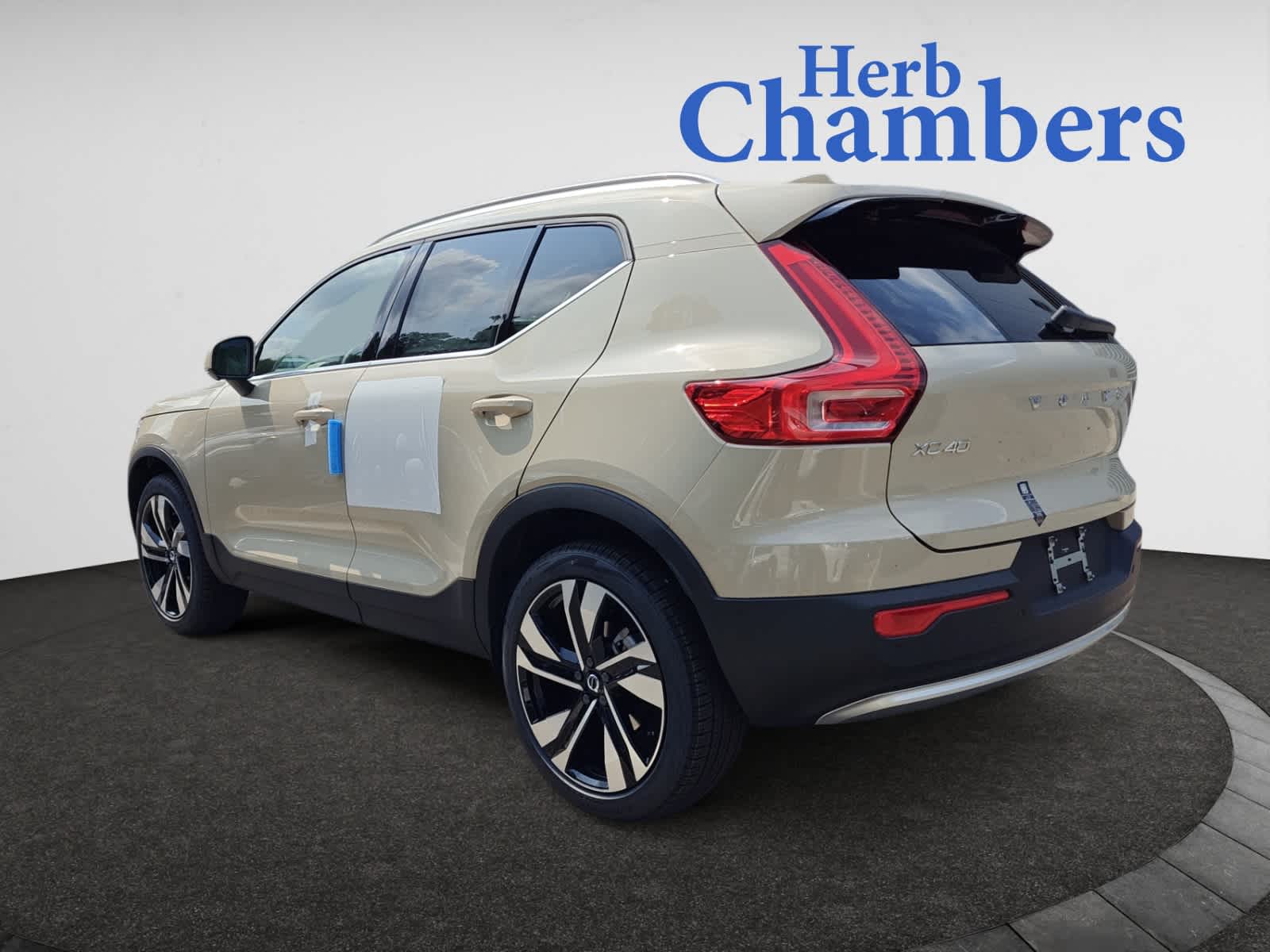 new 2025 Volvo XC40 car, priced at $51,040