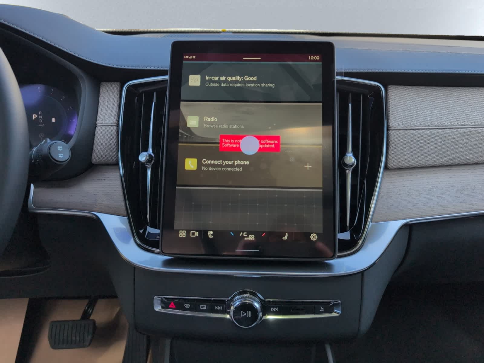 new 2025 Volvo XC90 car, priced at $72,345