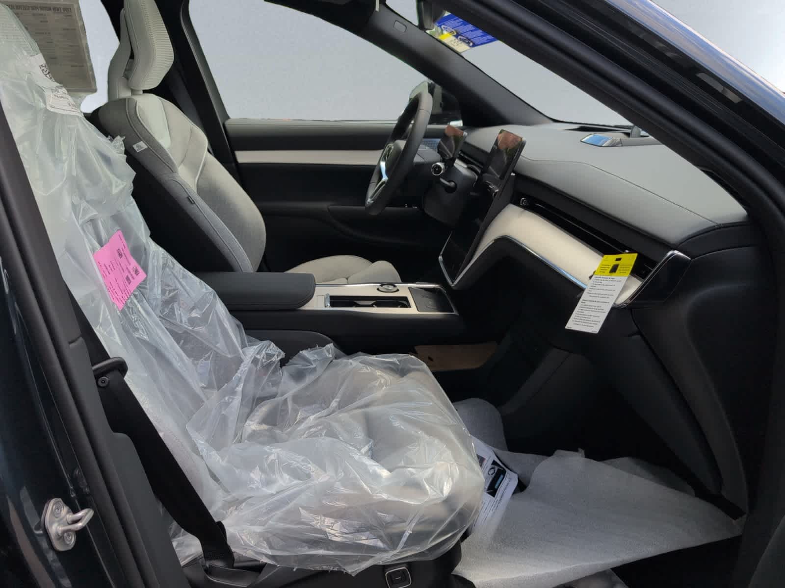 new 2025 Volvo EX90 car, priced at $98,485