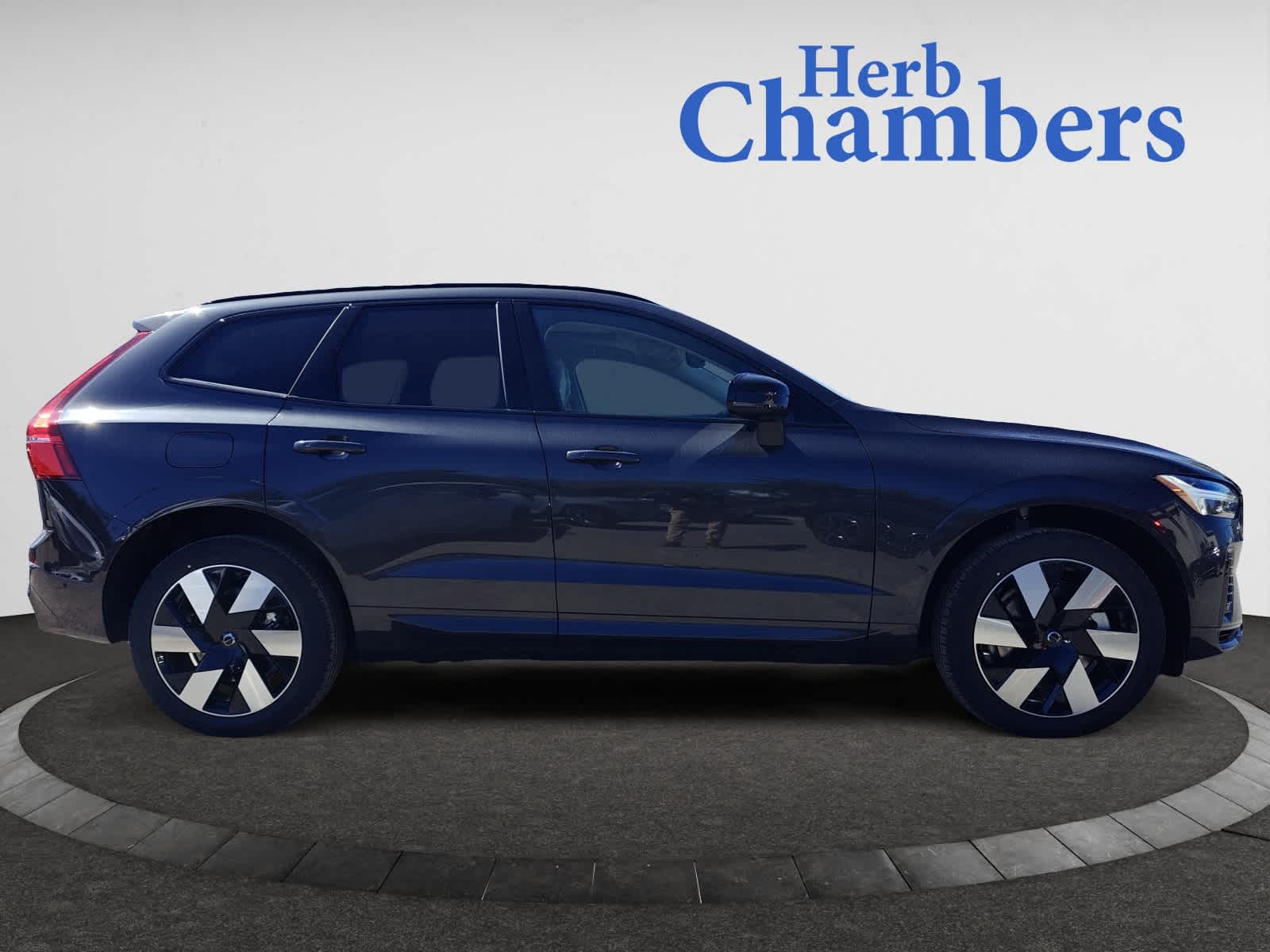 new 2025 Volvo XC60 plug-in hybrid car, priced at $67,425