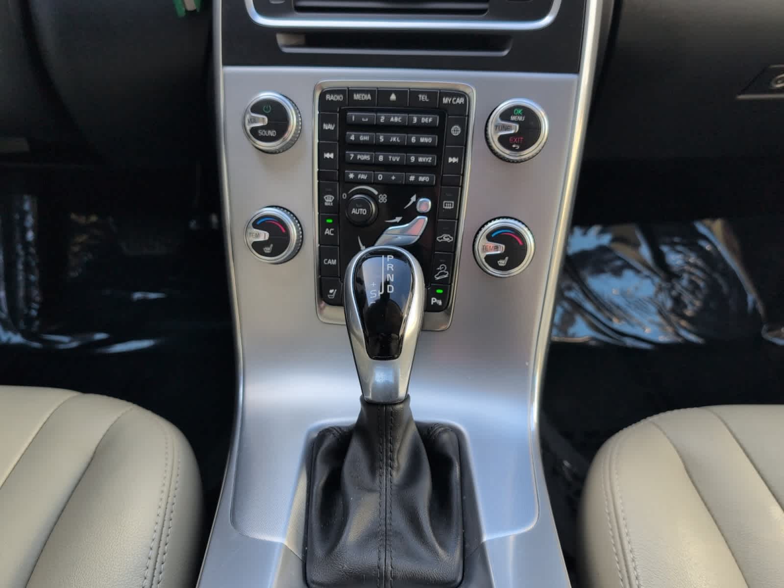 used 2017 Volvo V60 Cross Country car, priced at $19,998