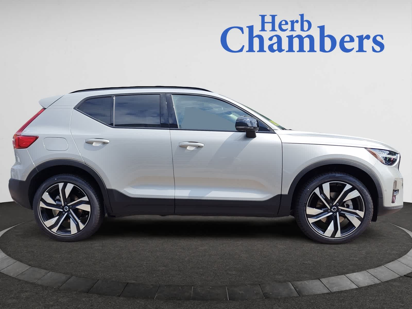 new 2025 Volvo XC40 car, priced at $51,040