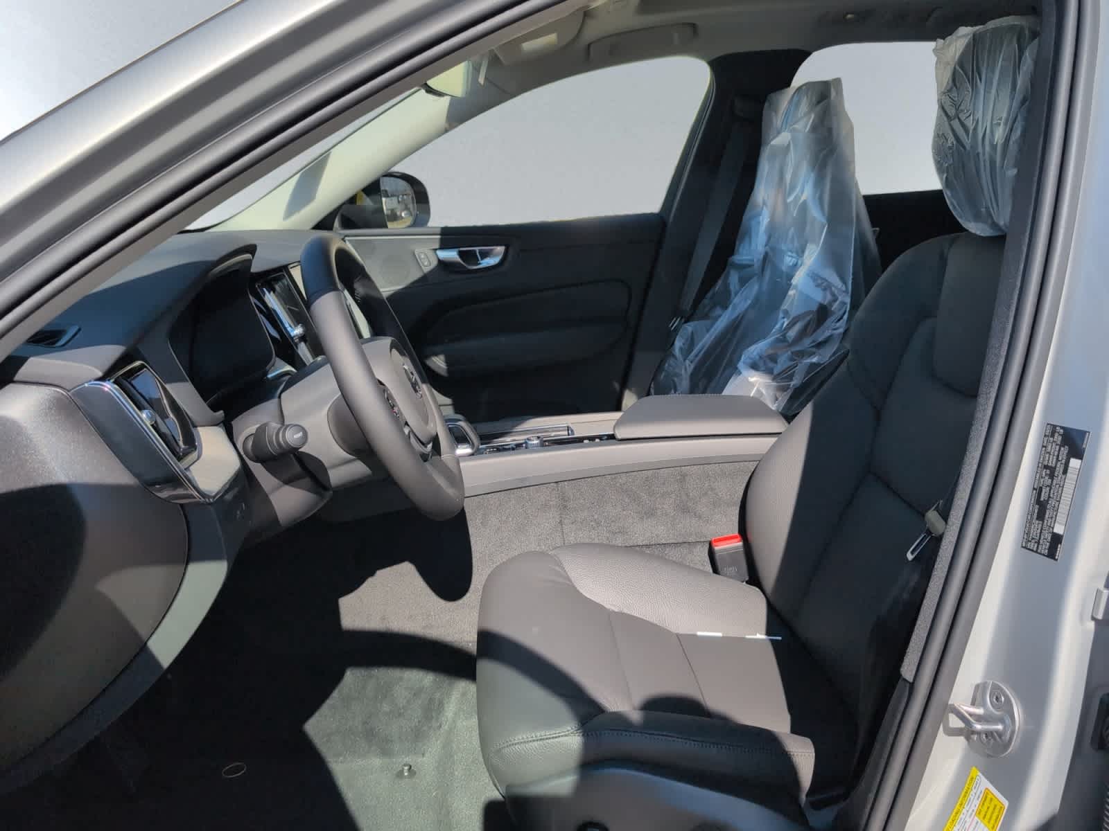 new 2025 Volvo XC60 plug-in hybrid car, priced at $65,455
