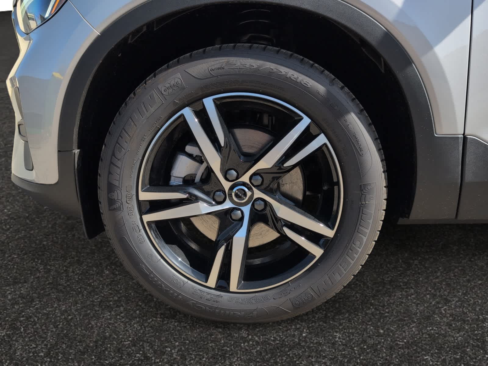 new 2025 Volvo XC40 car, priced at $43,045