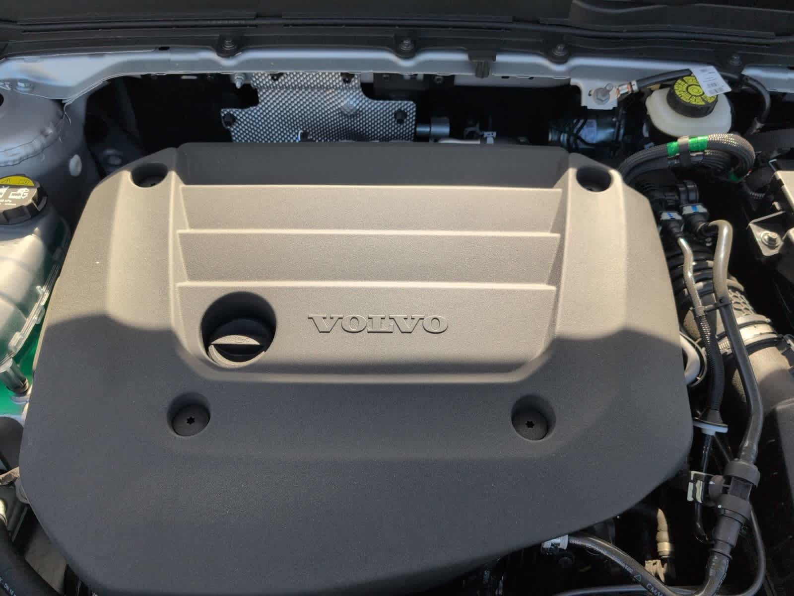 new 2025 Volvo XC40 car, priced at $43,045