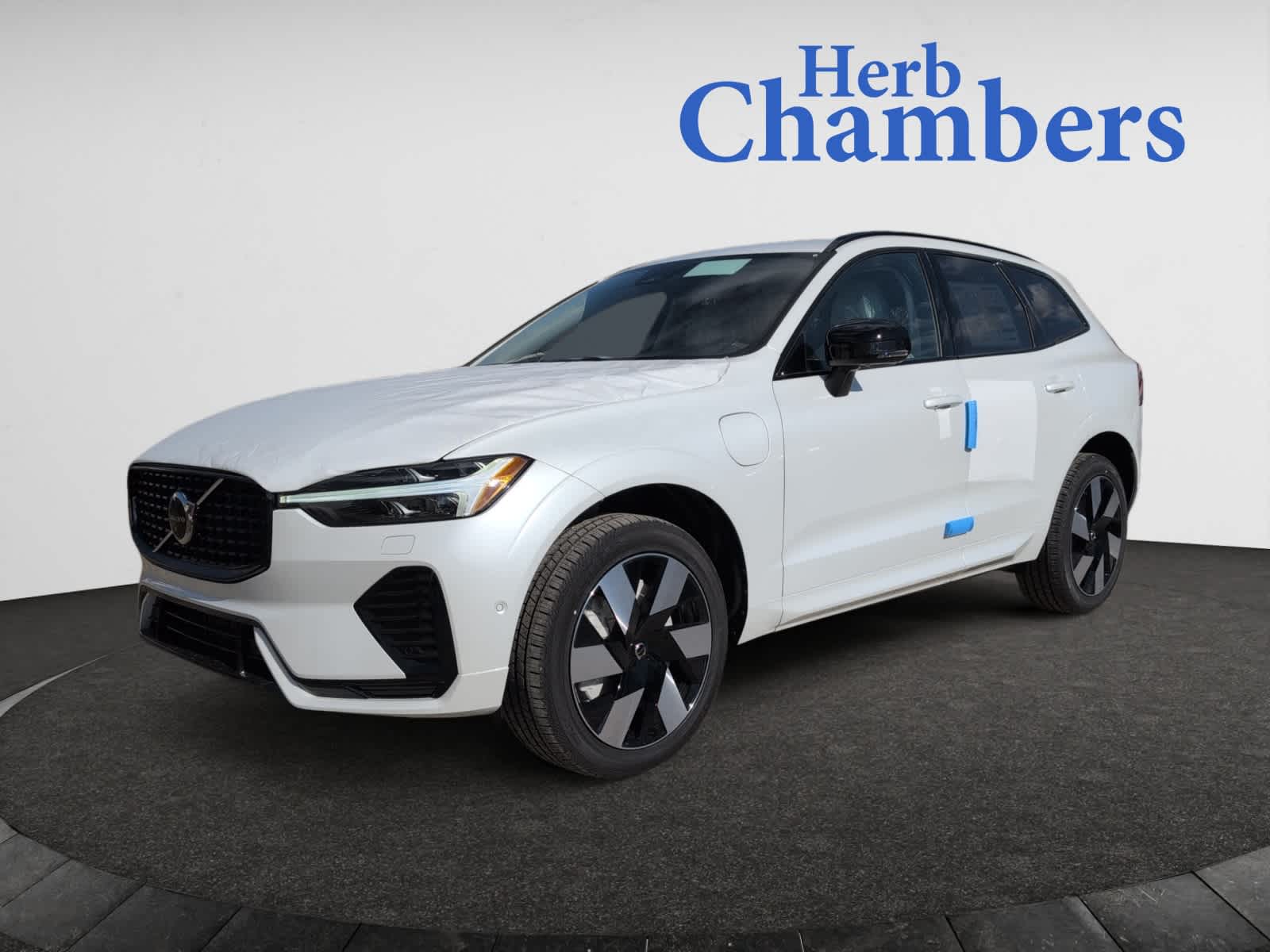 new 2025 Volvo XC60 plug-in hybrid car, priced at $66,235