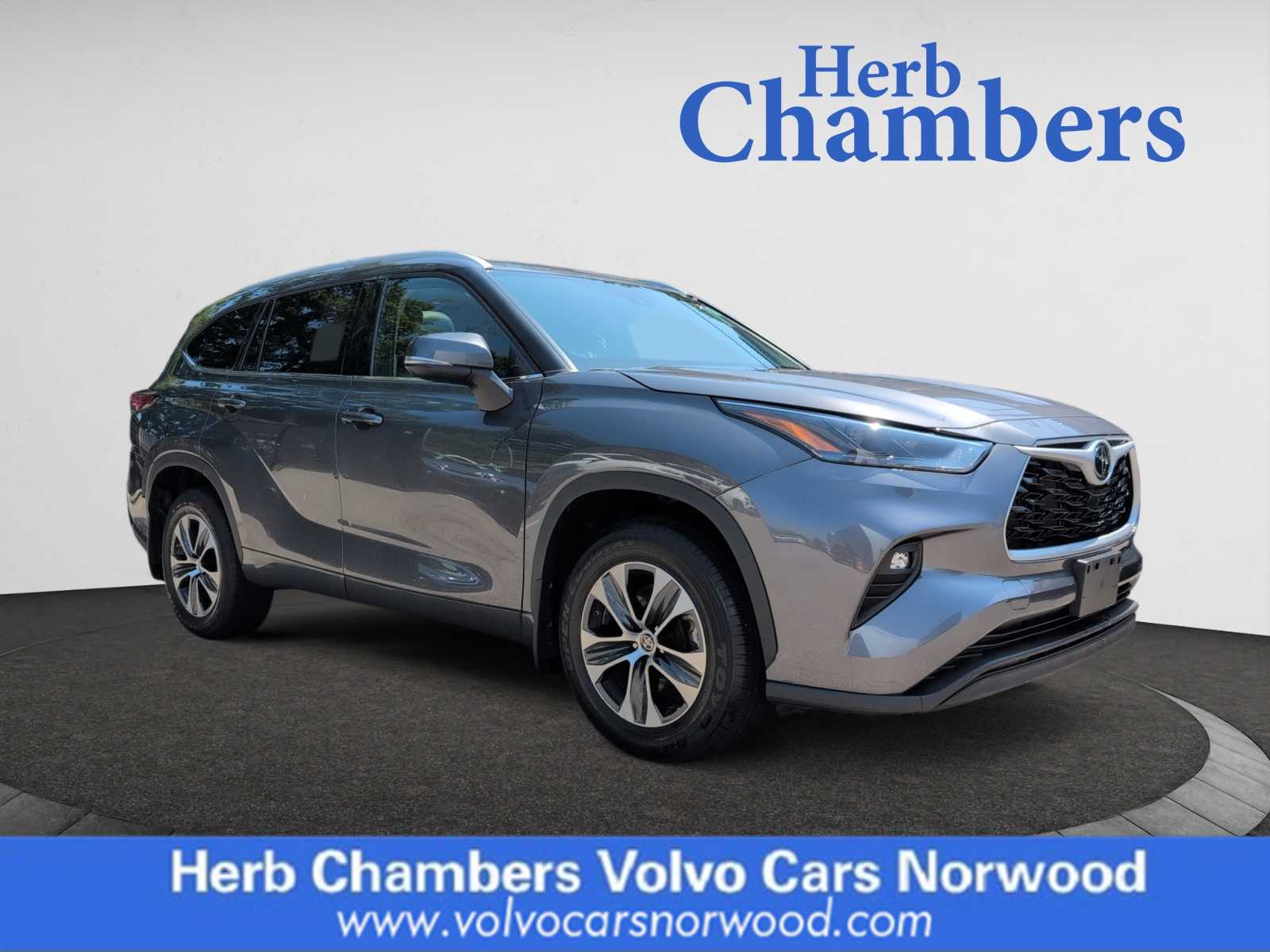 used 2022 Toyota Highlander car, priced at $37,998