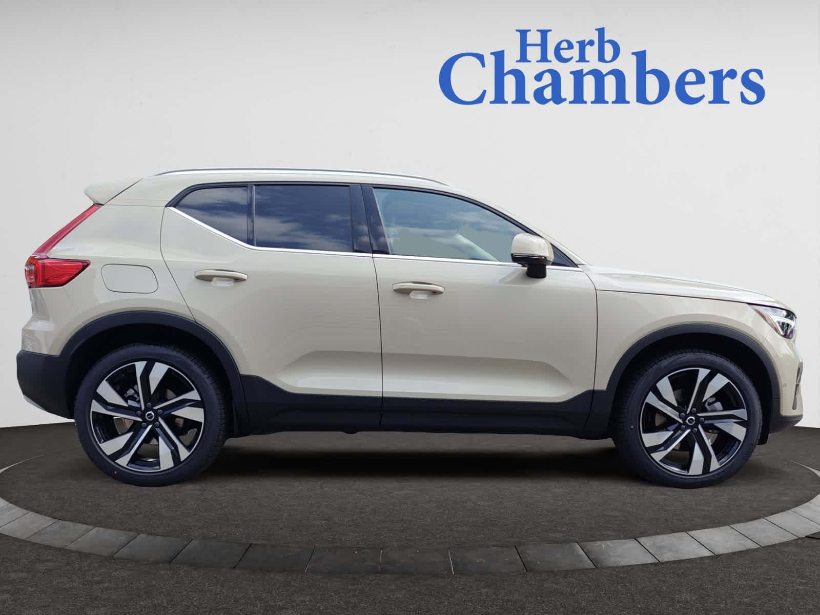 new 2025 Volvo XC40 car, priced at $51,040