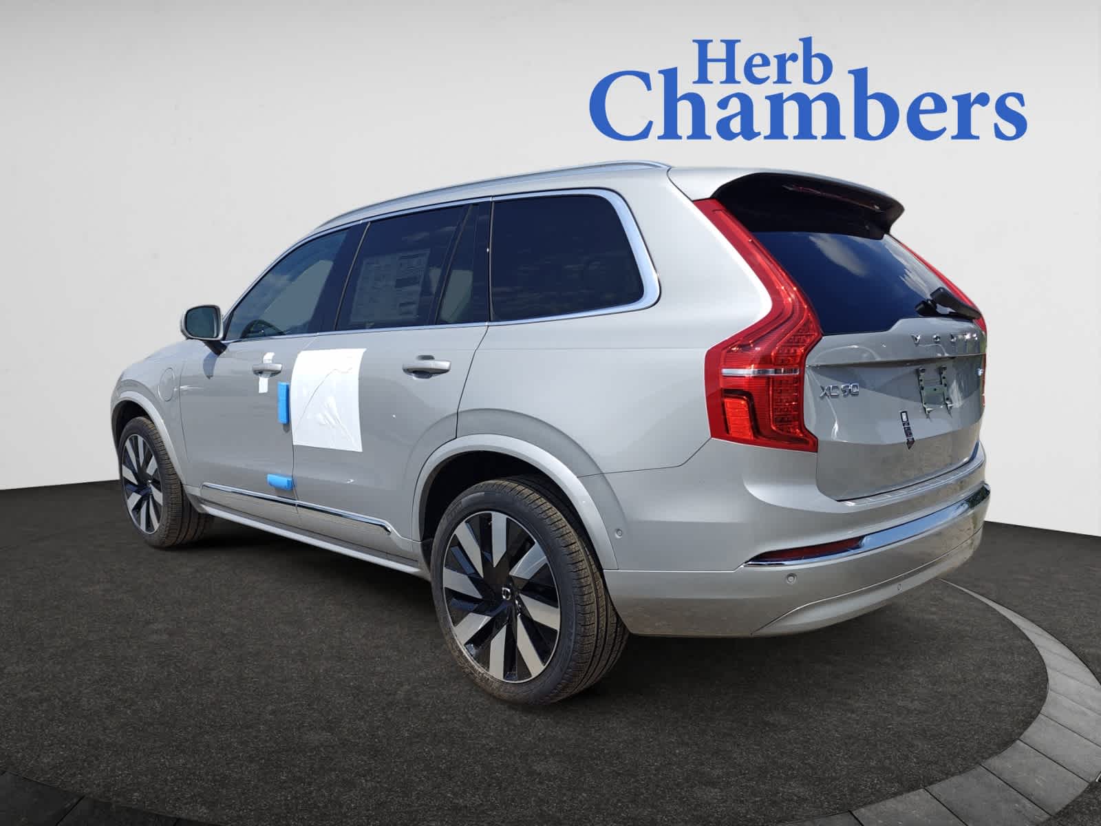 new 2025 Volvo XC90 plug-in hybrid car, priced at $78,455