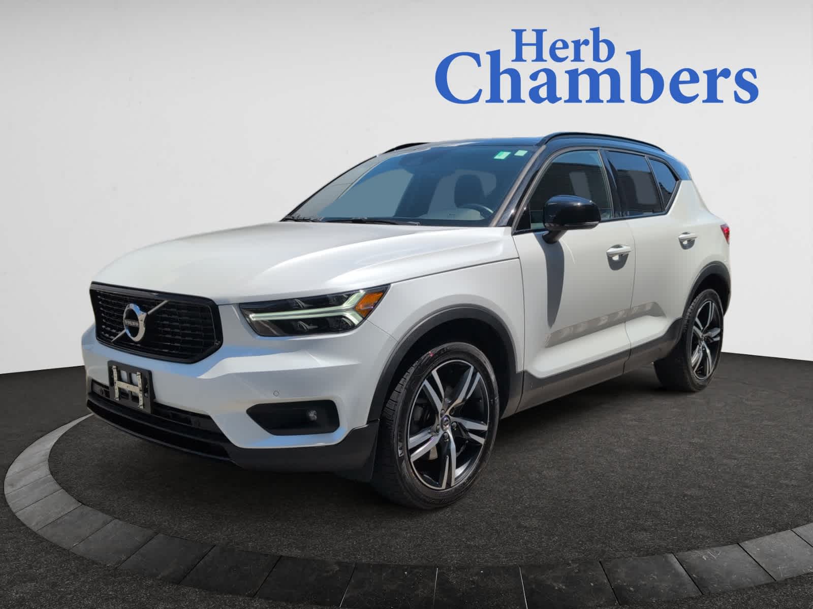 used 2021 Volvo XC40 car, priced at $24,998