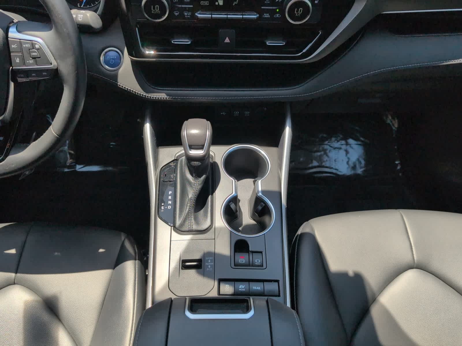 used 2020 Toyota Highlander Hybrid car, priced at $33,998