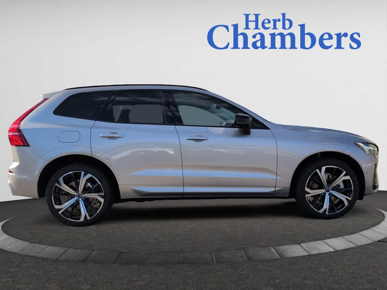 new 2025 Volvo XC60 plug-in hybrid car, priced at $71,485