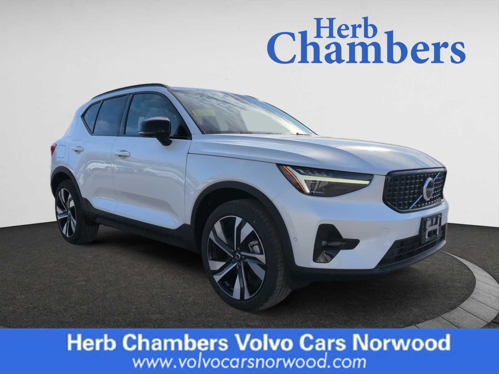 new 2025 Volvo XC40 car, priced at $52,215