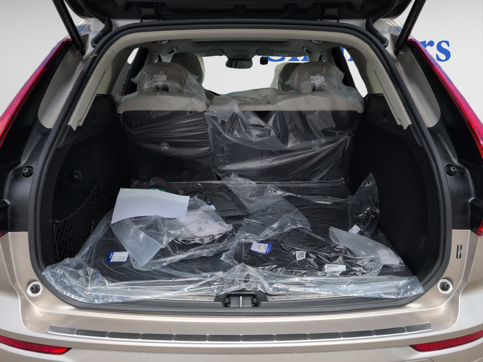 new 2025 Volvo XC60 plug-in hybrid car, priced at $71,510
