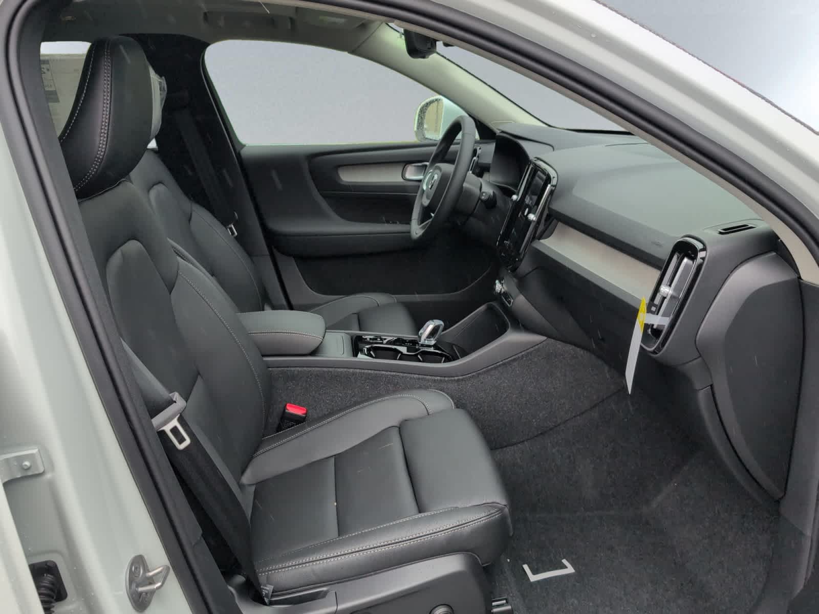 new 2025 Volvo XC40 car, priced at $48,335