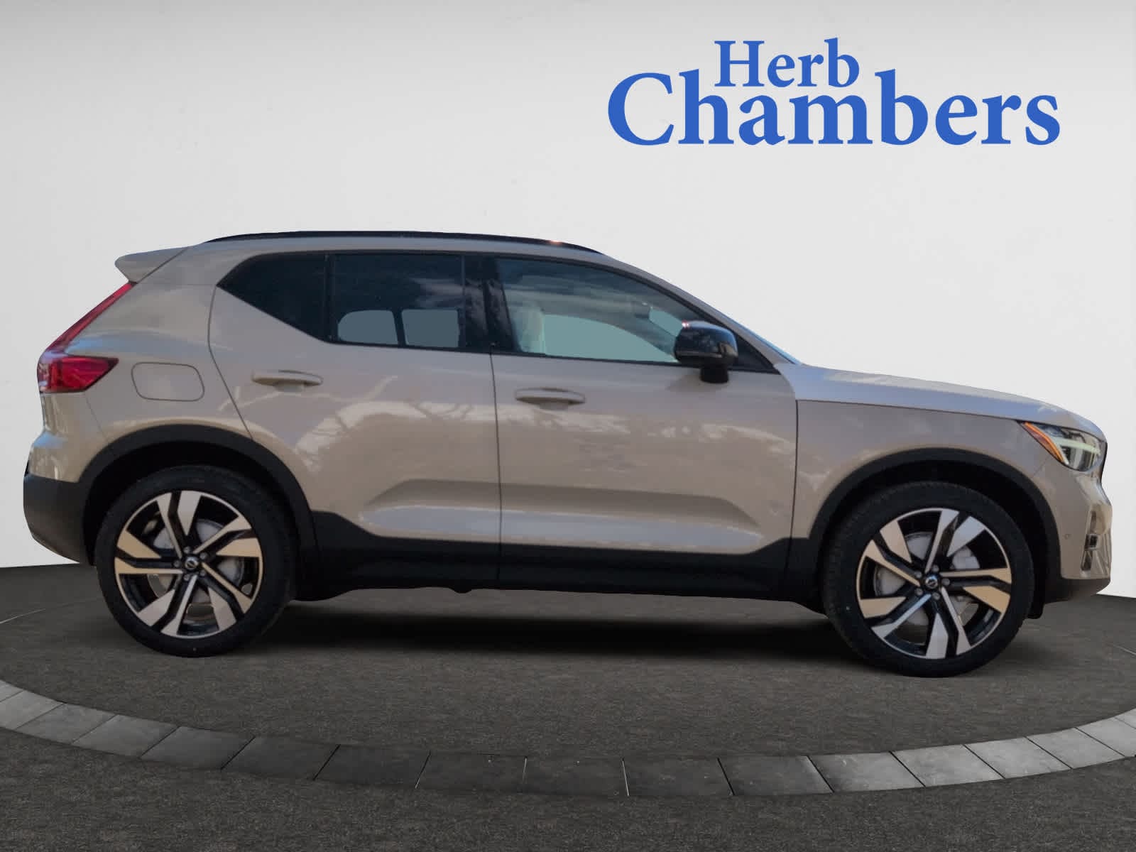 new 2025 Volvo XC40 car, priced at $51,550