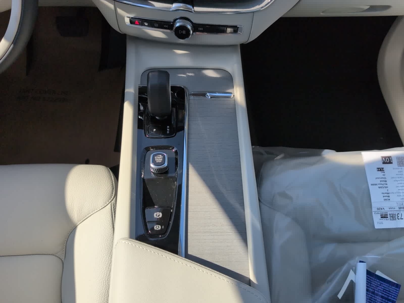new 2025 Volvo XC60 plug-in hybrid car, priced at $66,260