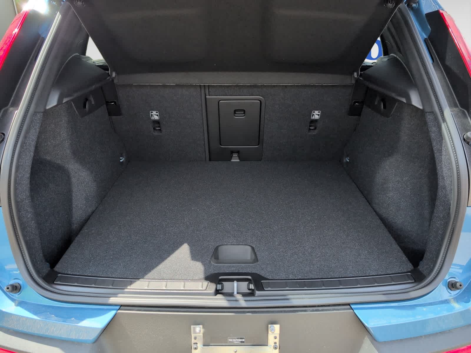 new 2025 Volvo XC40 car, priced at $43,595