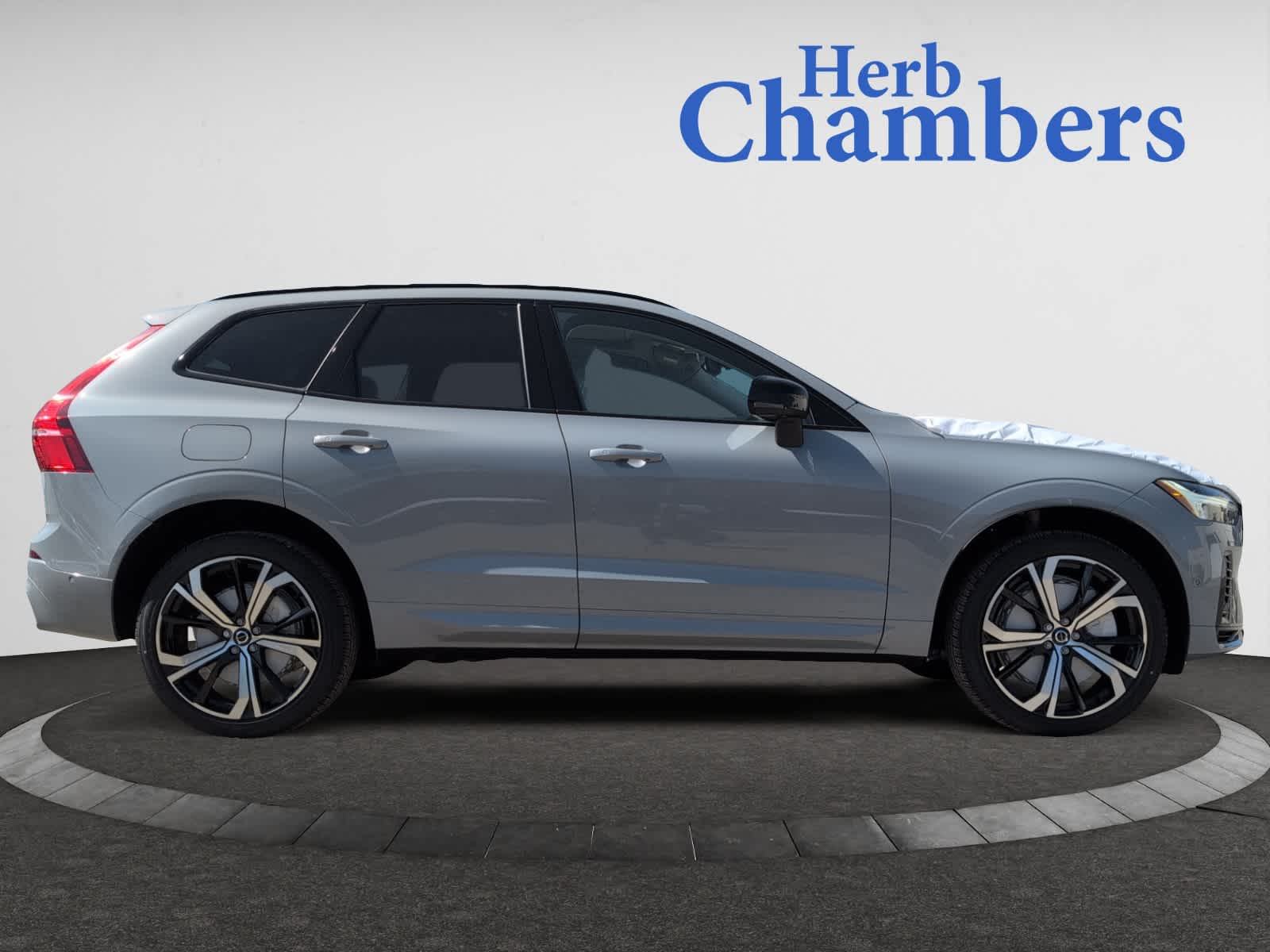 new 2025 Volvo XC60 plug-in hybrid car, priced at $71,510