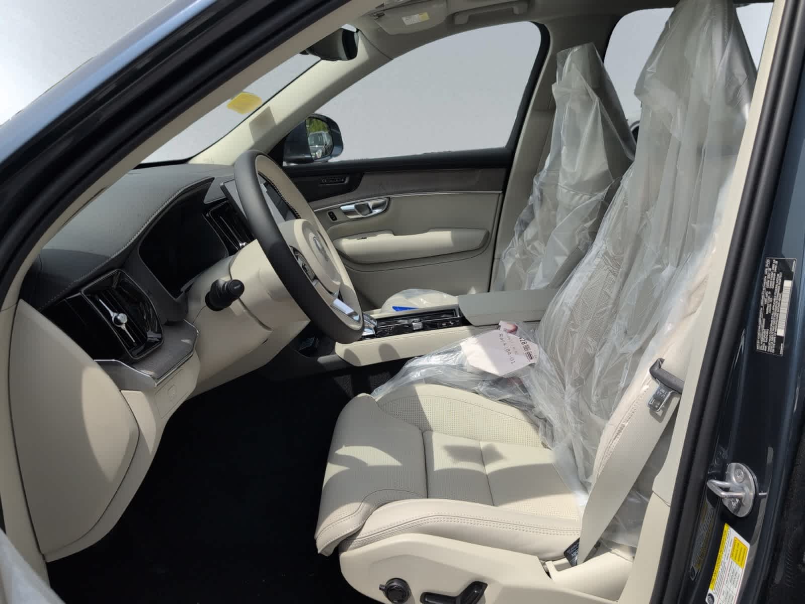 new 2025 Volvo XC90 car, priced at $73,085