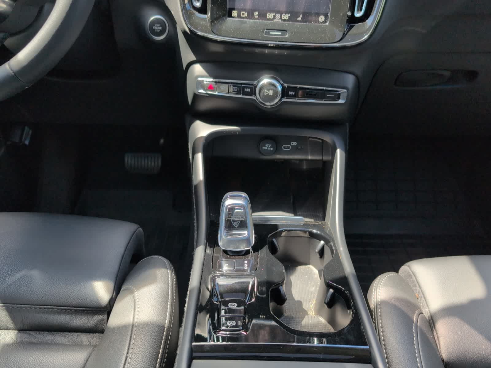 new 2024 Volvo XC40 car, priced at $52,410