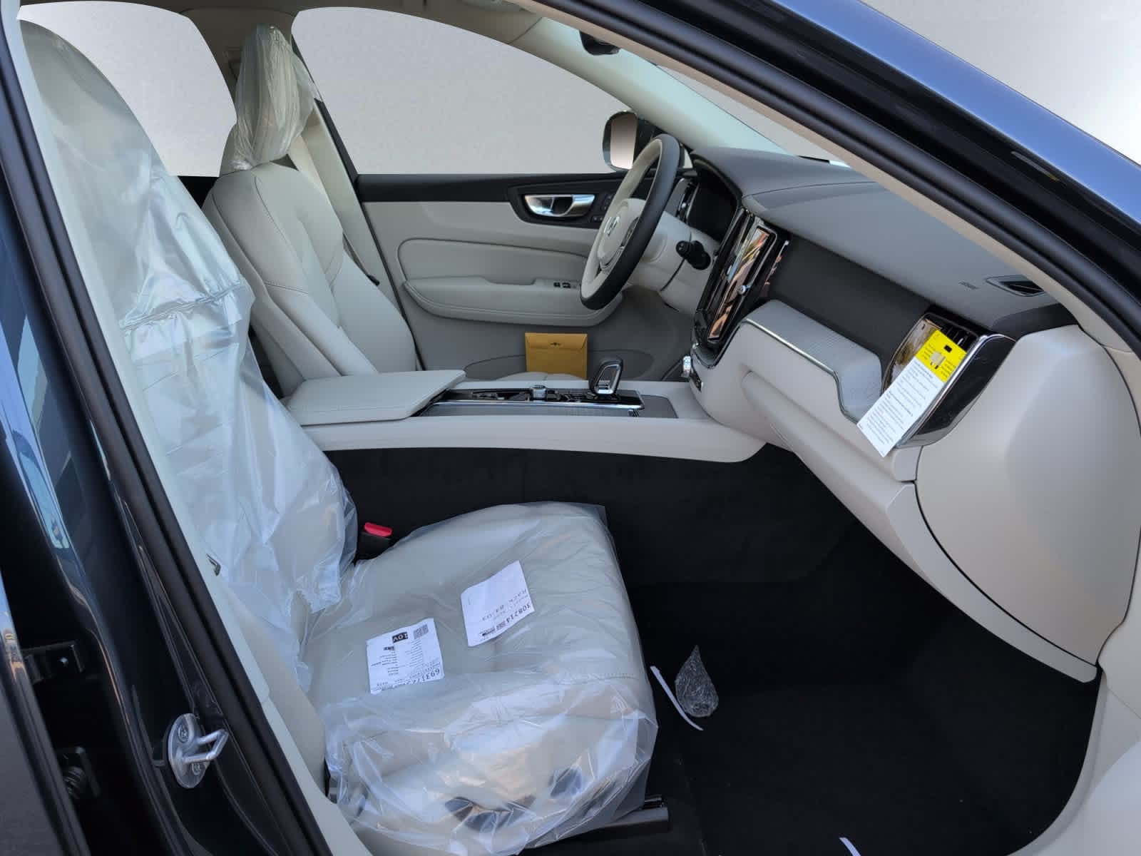 new 2025 Volvo XC60 car, priced at $55,360