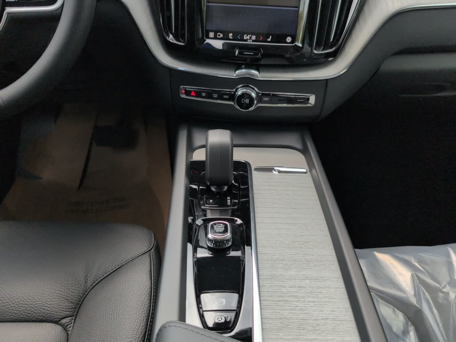 new 2025 Volvo XC60 plug-in hybrid car, priced at $66,260