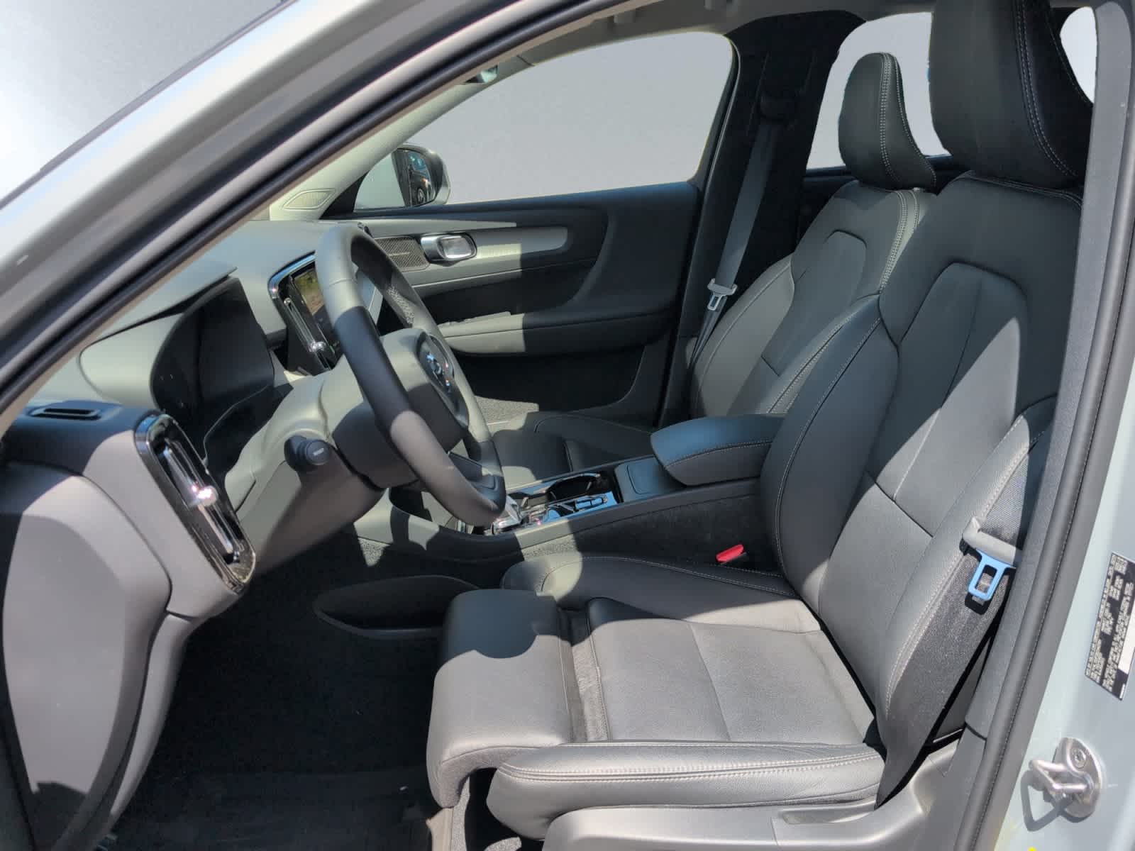 new 2024 Volvo XC40 car, priced at $52,410