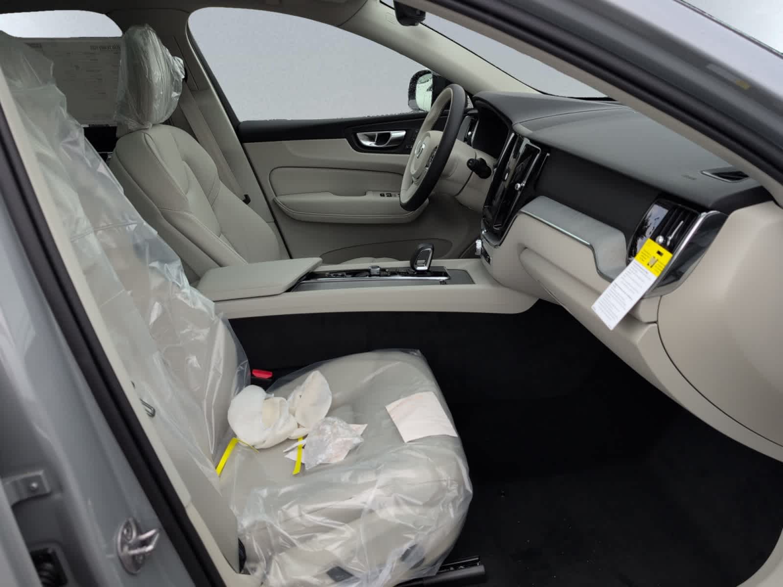new 2025 Volvo XC60 plug-in hybrid car, priced at $65,805