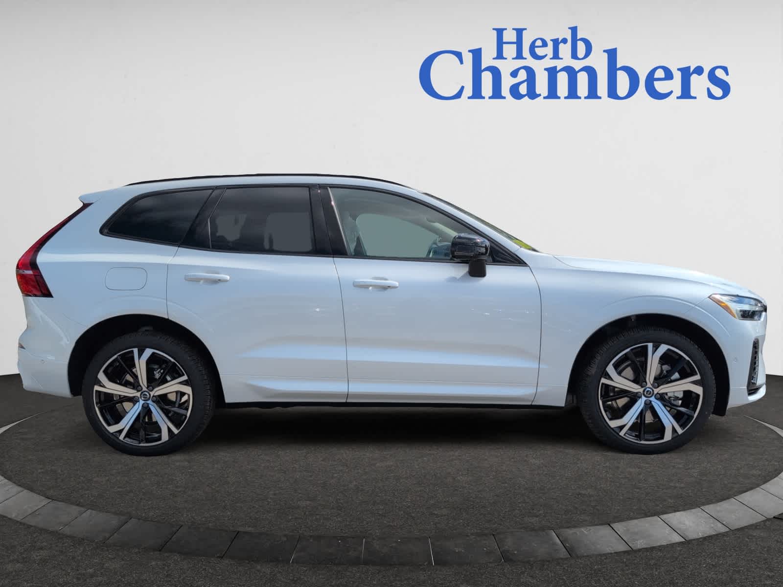 new 2025 Volvo XC60 plug-in hybrid car, priced at $71,485