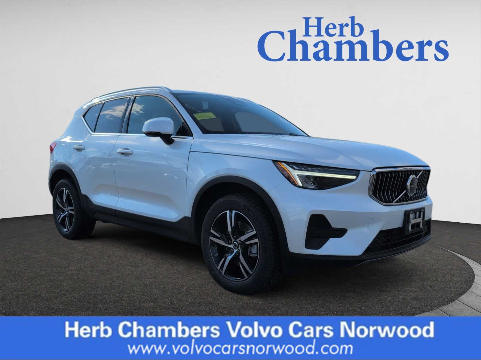 new 2025 Volvo XC40 car, priced at $44,000