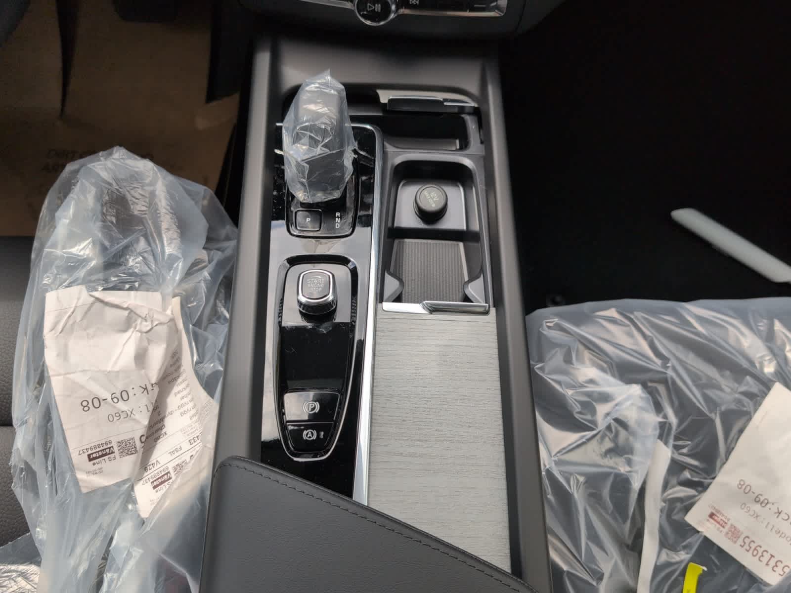 new 2025 Volvo XC60 car, priced at $55,360