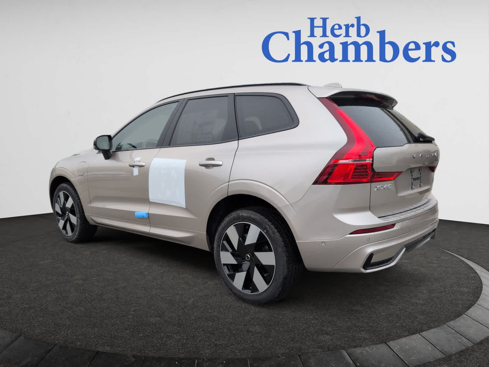 new 2025 Volvo XC60 plug-in hybrid car, priced at $66,260
