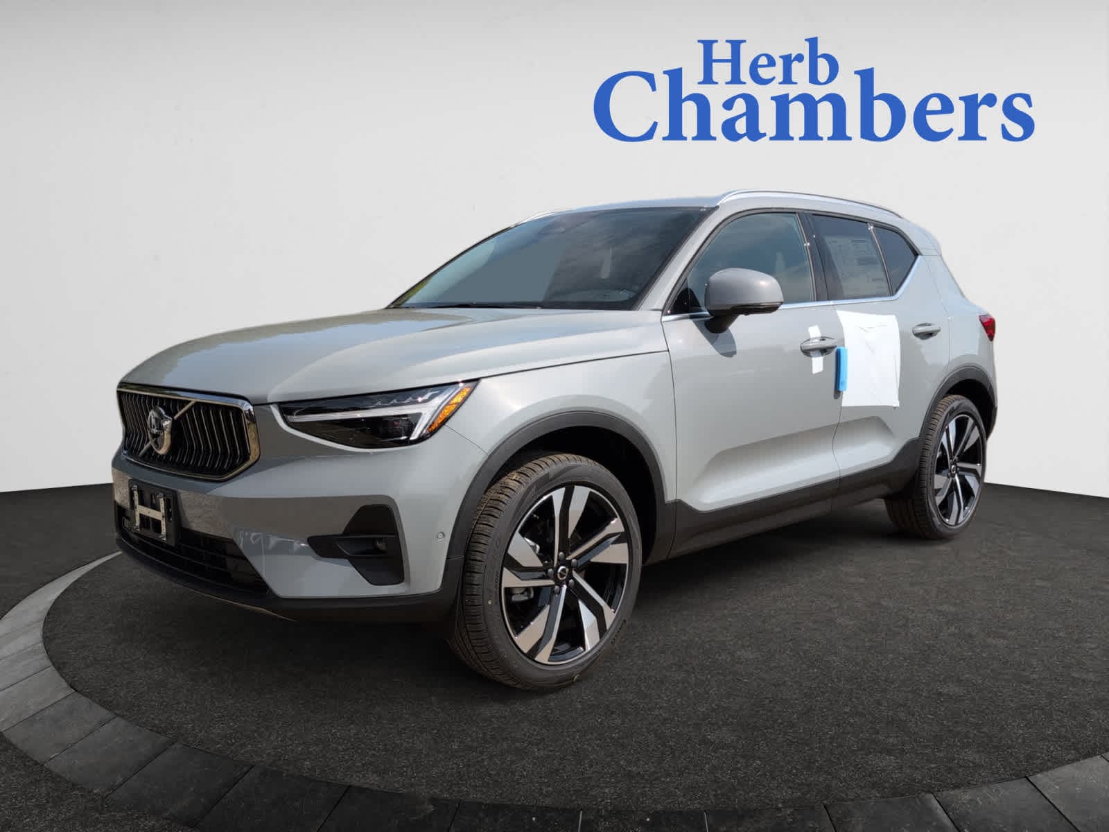 new 2025 Volvo XC40 car, priced at $51,040